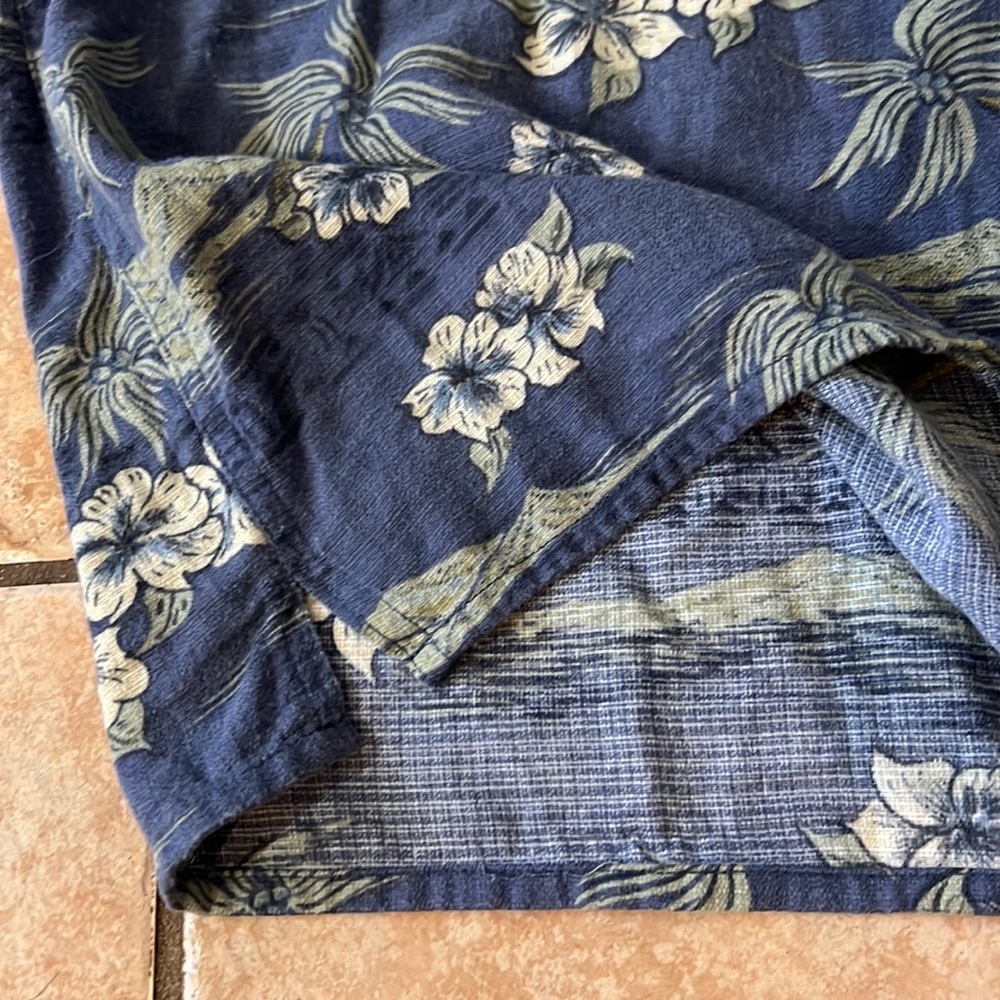 Vintage‎ Big Dogs Hawaiian Shirt Blue Floral Palms Dogs, Size Large - Picture 6 of 11
